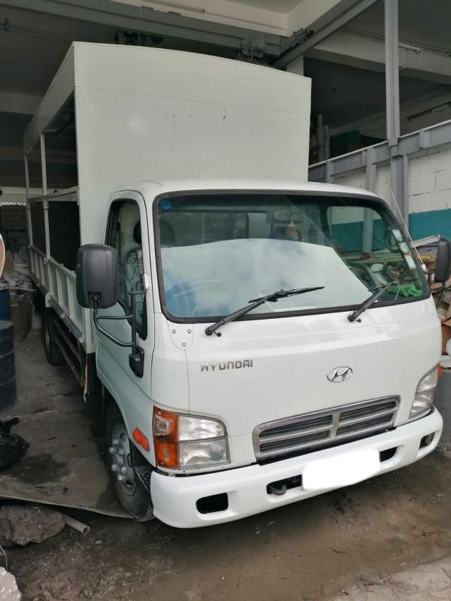 Hyundai White Goods Vehicle Truck with Tail Lift Facility - 4 - Truck bed  on Aster Vender