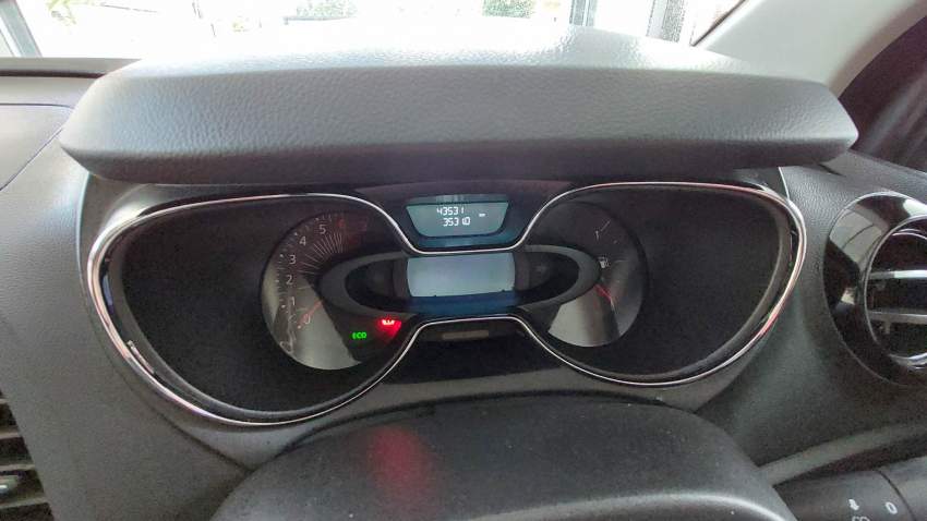 Renault Captur - 2 - SUV Cars  on Aster Vender