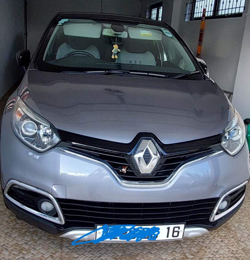 Renault Captur - 3 - SUV Cars  on Aster Vender
