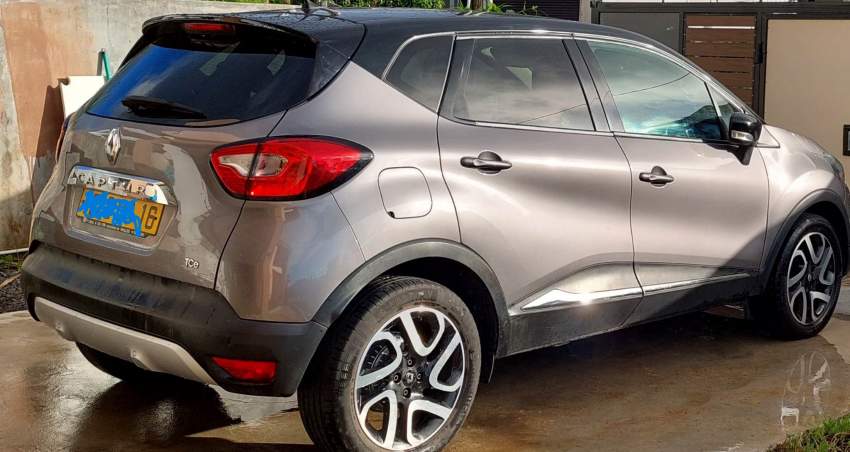 Renault Captur - 4 - SUV Cars  on Aster Vender
