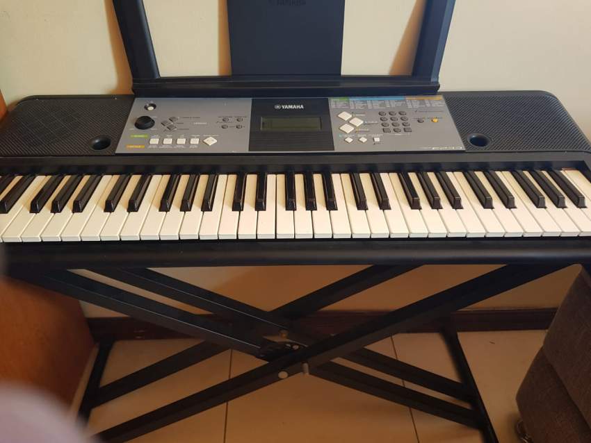 SYNTHESIZER YAMAHA PSR E233 - 1 - Synthesizer  on Aster Vender