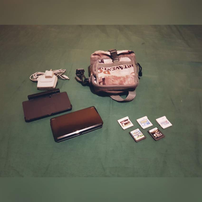 Nintendo 3ds + Chargining Dock + 5 Games + Pouch on Aster Vender