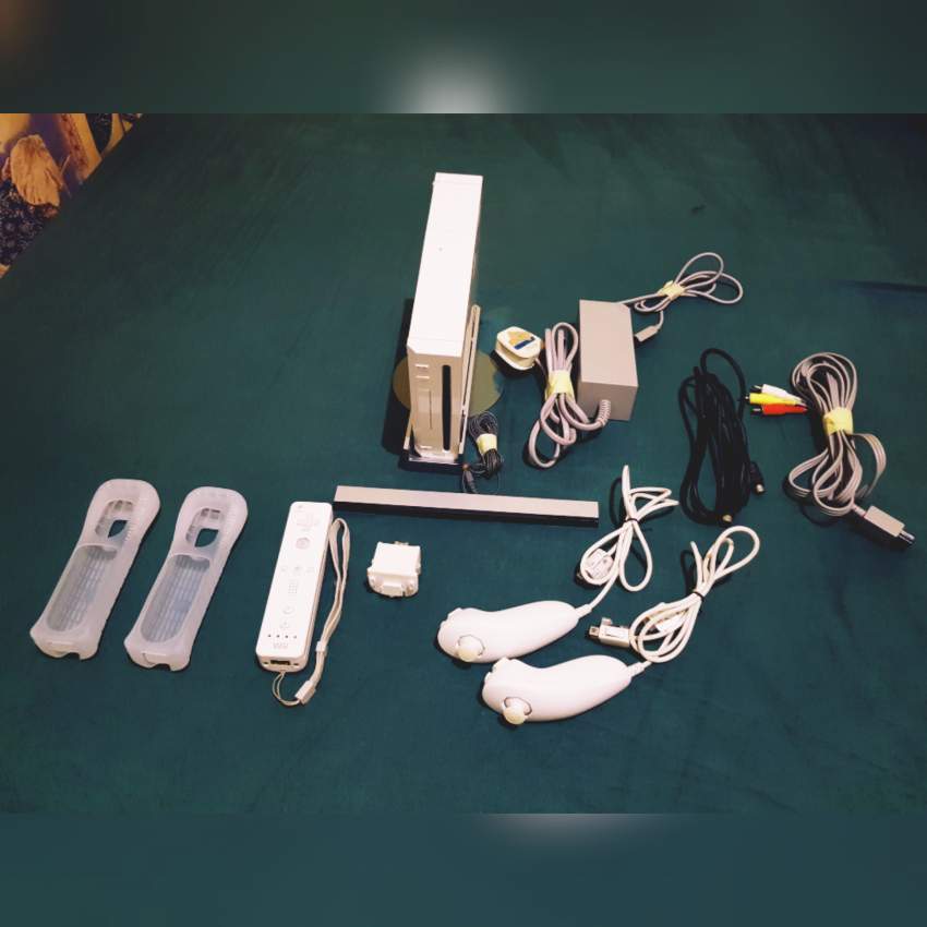 Wii + 1 Controler With Motion Plus + 7 Games - 0 - PS4, PC, Xbox, PSP Games  on Aster Vender