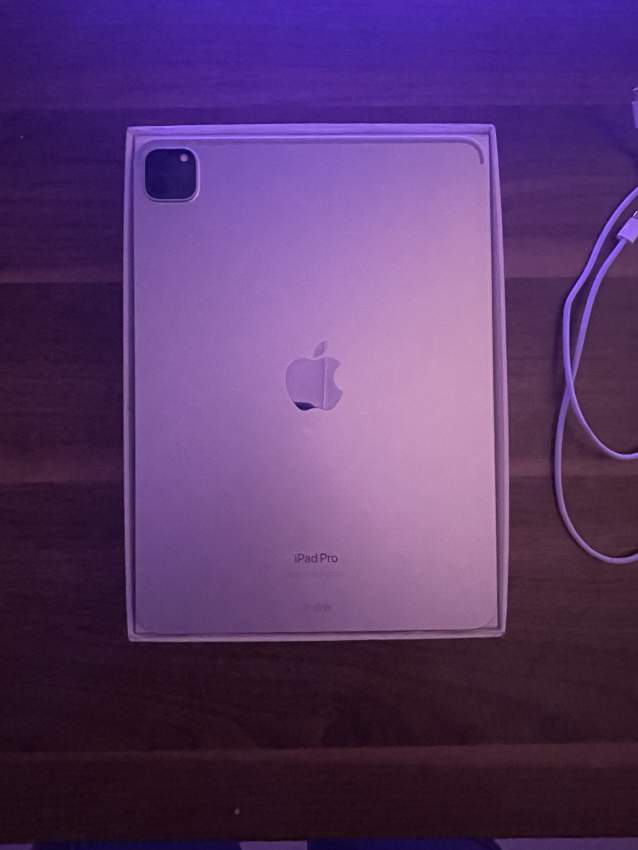 iPad Pro 4th gen - 1 - Tablet  on Aster Vender