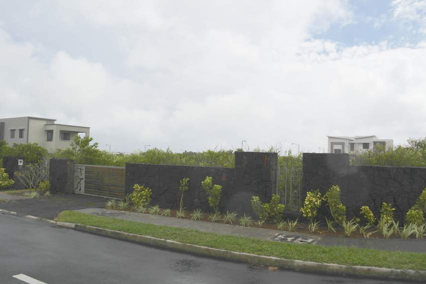 Moka for sale plot of 590M2 in a secure morcellement in the quiet area - 1 - Land  on Aster Vender