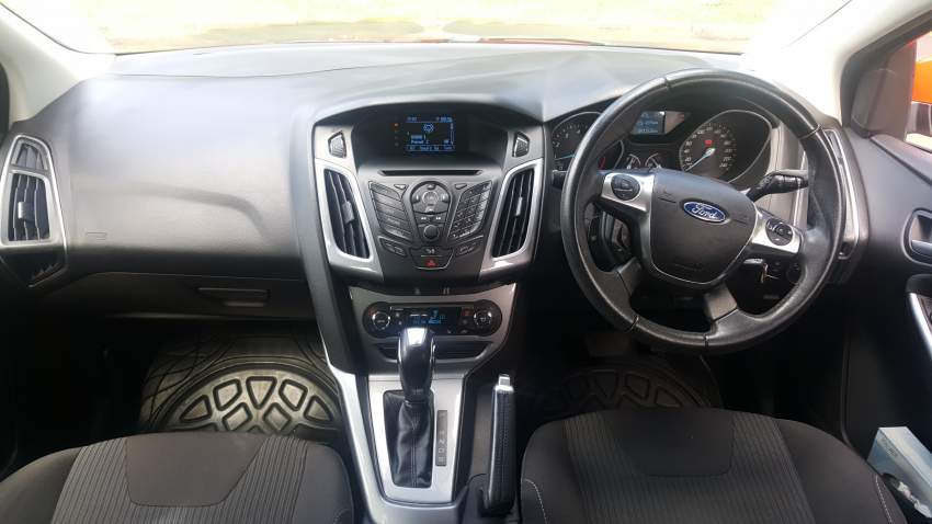 2013 Ford Focus Hatchback 1.6 - 6 - Family Cars  on Aster Vender