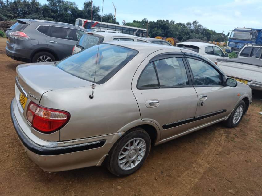 Nissan sunny super luxury - 1 - Luxury Cars  on Aster Vender