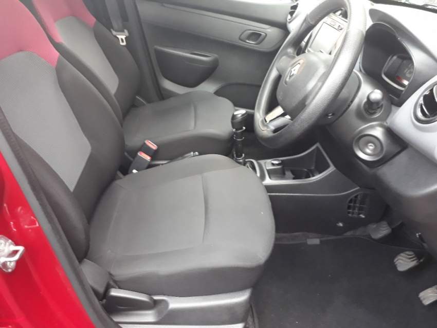 Renault KWID 0.8l 2017 - 5 - Compact cars  on Aster Vender