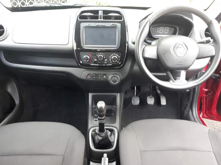 Renault KWID 0.8l 2017 - 6 - Compact cars  on Aster Vender