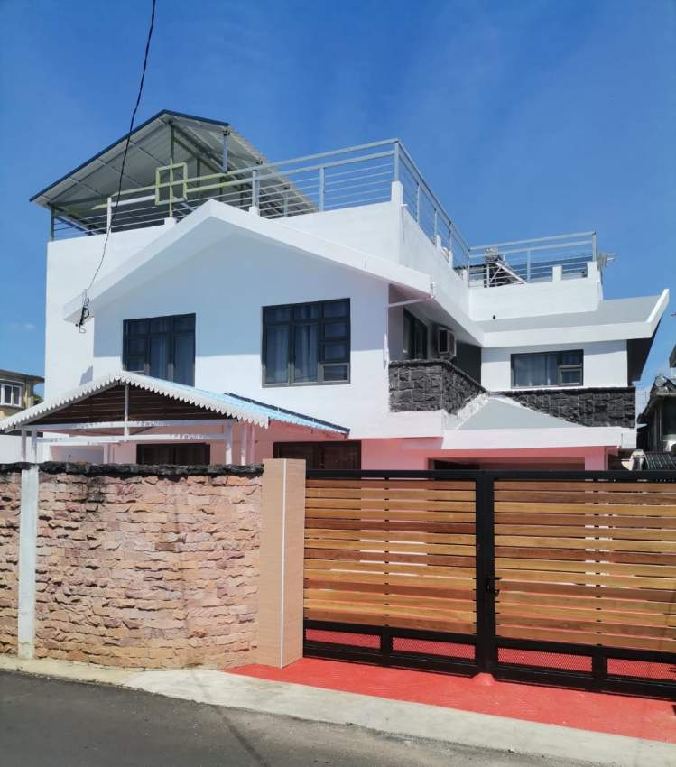 Beautiful Huge House At Quatre Bornes - 0 - House  on Aster Vender