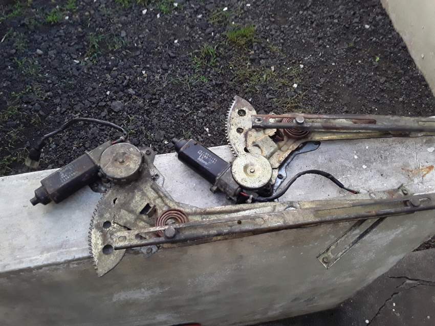 Front Power window ×2 mit l200 japan on Aster Vender