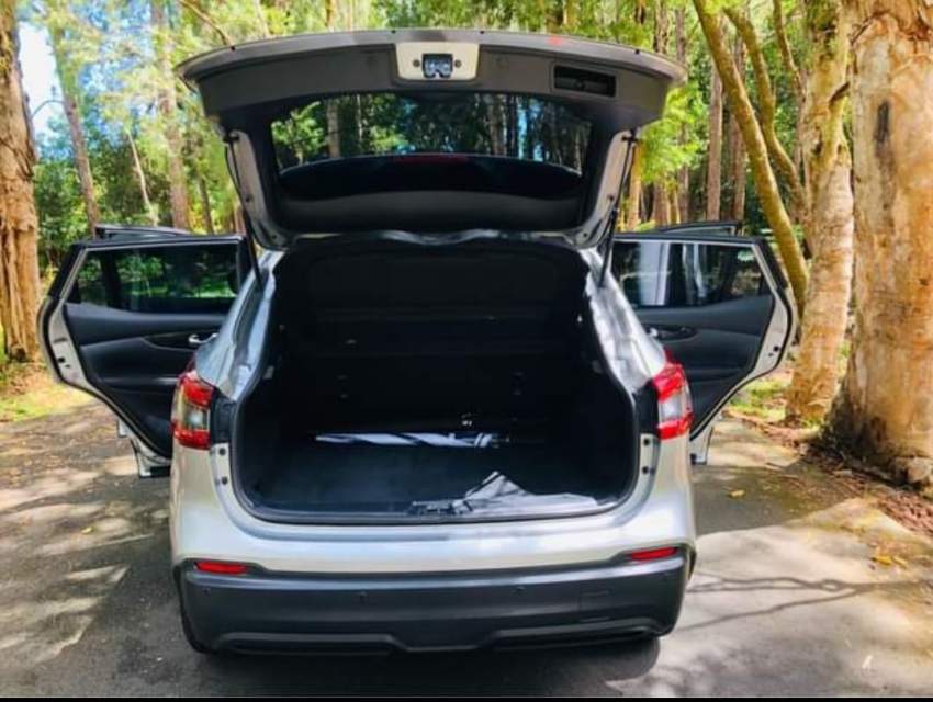 Nissan Qashqai 2018 - 3 - SUV Cars  on Aster Vender