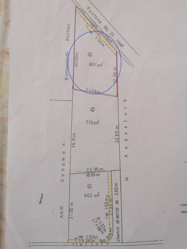 Land sale at le hochet >> URGENT - 3 - Passenger Van  on Aster Vender