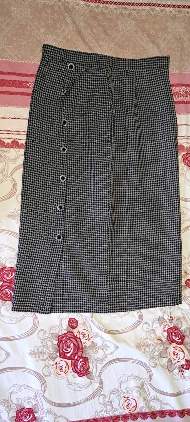 Jupe classique a carreaux blanc et noire - 1 - Skirt  on Aster Vender