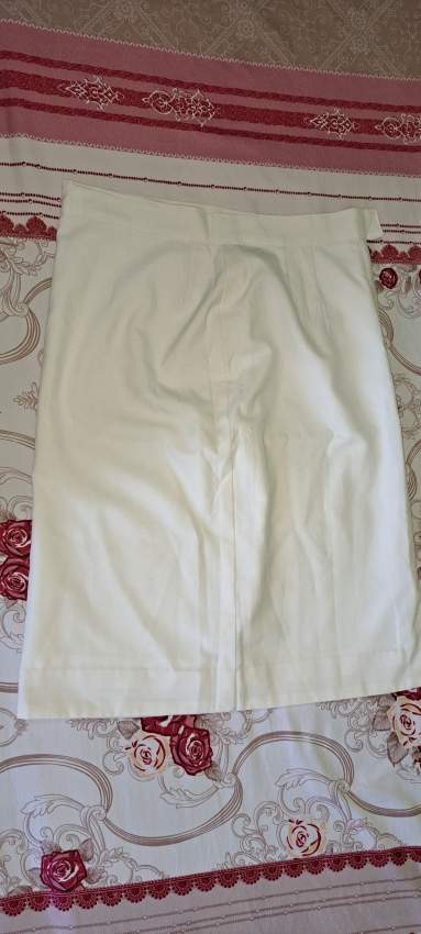 Jupe classique blanche longeur genou - 2 - Skirt  on Aster Vender