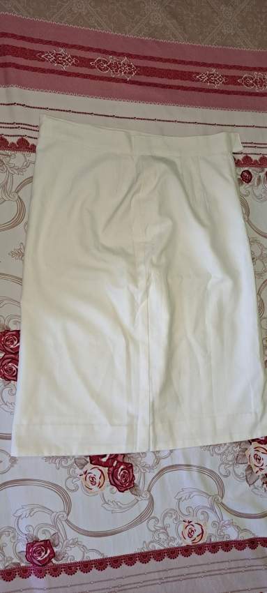 Jupe classique blanche longeur genou - 2 - Skirt  on Aster Vender