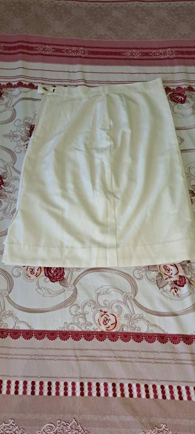 Jupe classique blanche longeur genou - 1 - Skirt  on Aster Vender