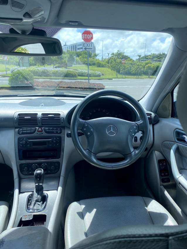 Mercedes-Benz 2002 C200 Kompressor - 1 - Family Cars  on Aster Vender