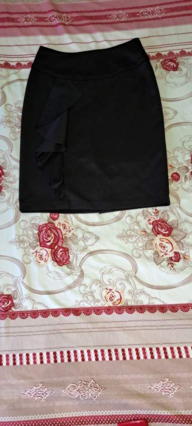 Adorable petite jupe noir avec bord decorative Aditi - 1 - Dresses (Women)  on Aster Vender