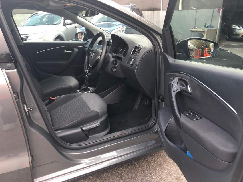 VOLKSWAGEN POLO - 1 - Compact cars  on Aster Vender