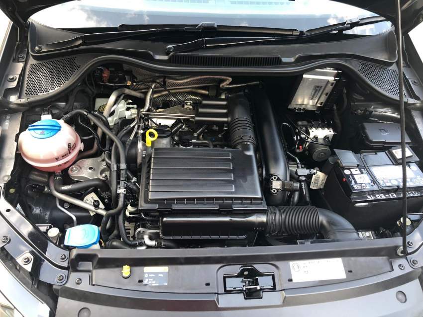 VOLKSWAGEN POLO - 8 - Compact cars  on Aster Vender