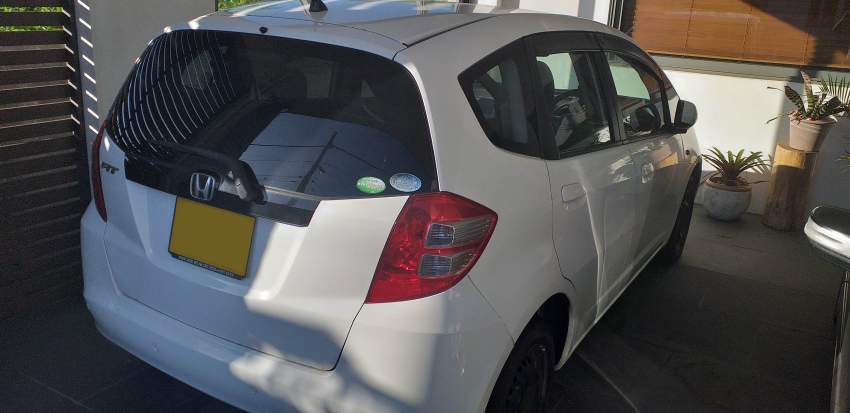 Honda Fit Automatic 2010 - 4 - Family Cars  on Aster Vender