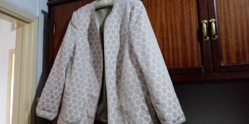 Veste habillée neuve du Canada. - 1 - Dresses (Women)  on Aster Vender