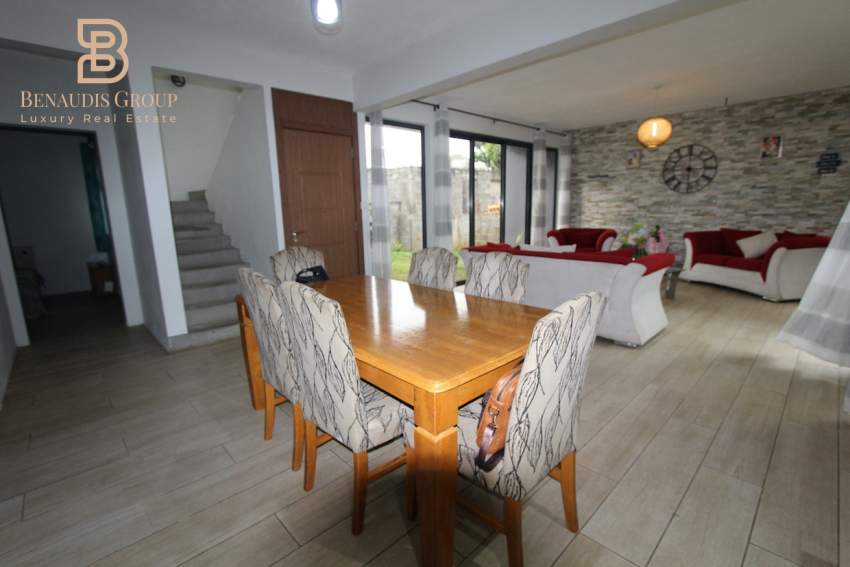 À VENDRE TERRE ROUGE PRÊT-À-VIVRE VILLA DE 321M² 4 CHBRES VUE 360° JAR - 5 - House  on Aster Vender