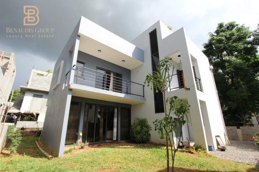 À VENDRE TERRE ROUGE PRÊT-À-VIVRE VILLA DE 321M² 4 CHBRES VUE 360° JAR - 0 - House  on Aster Vender