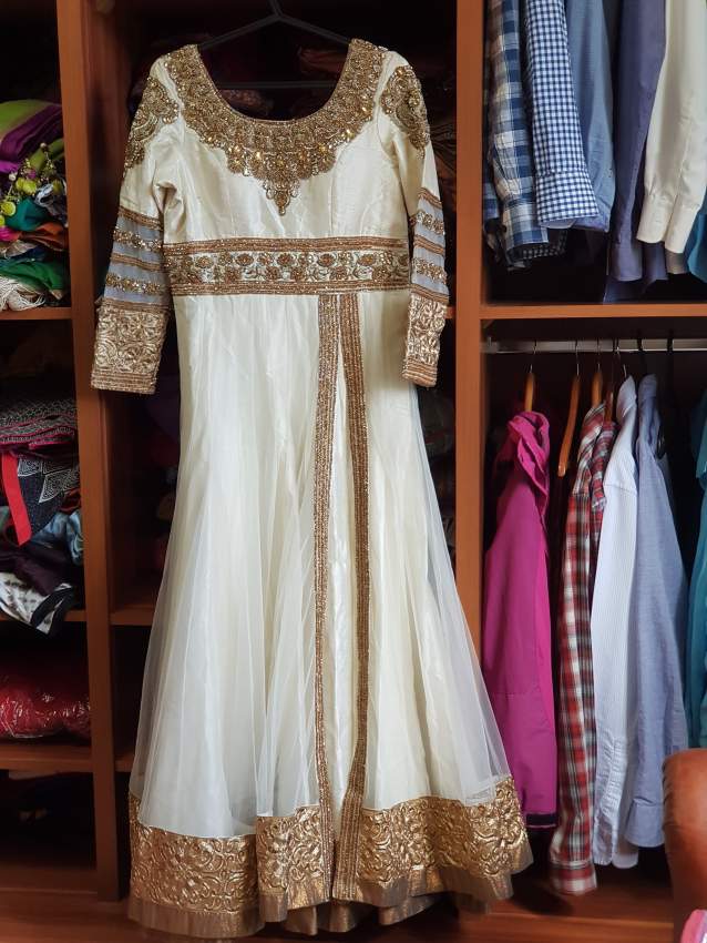 White indian gown from Season's shop Mumbai  - 0 - Wedding clothes  on Aster Vender