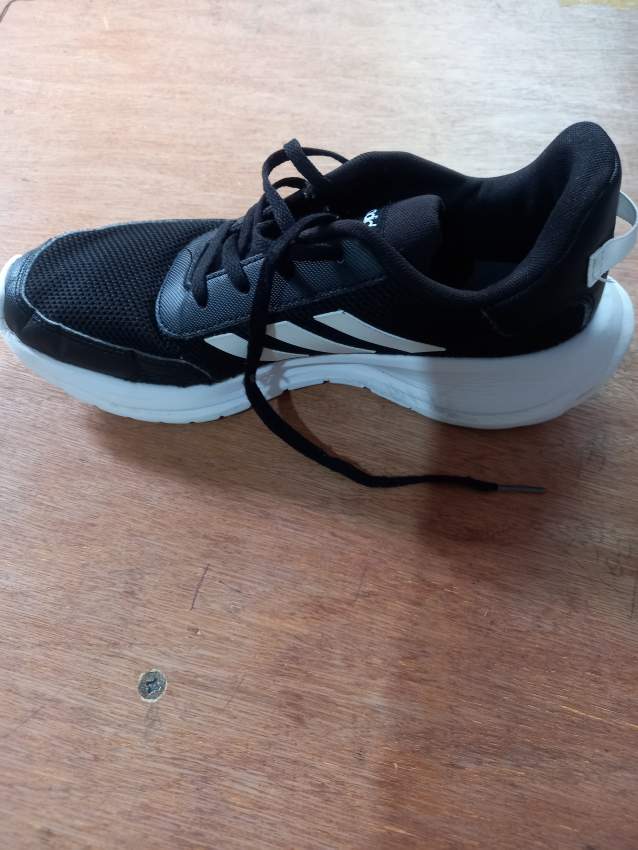 Adidas dynamo shoes (size: 39) (si interesé avoy moi n message) - 1 - Sneakers  on Aster Vender