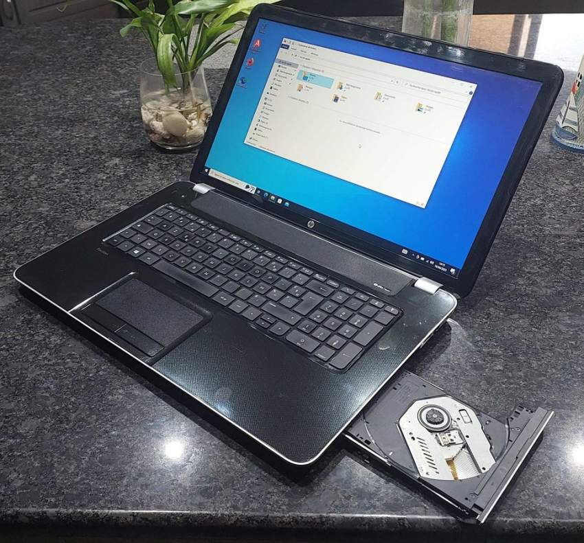 HP Pavilion FR Laptop 17