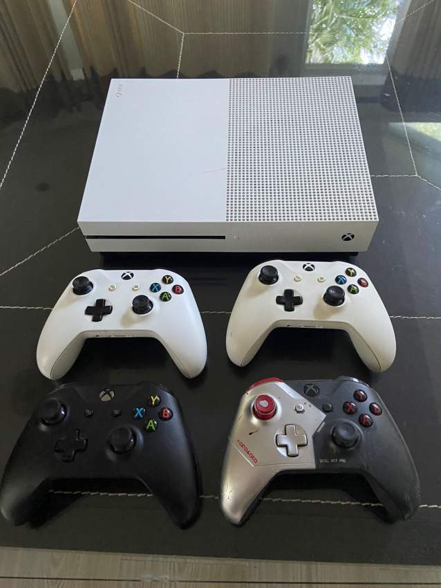 Xbox One S 1Tb Console - White [Discontinued]  on Aster Vender