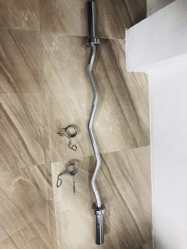 EZ curl bar + 2 chrome lock - 1 - Fitness & gym equipment  on Aster Vender