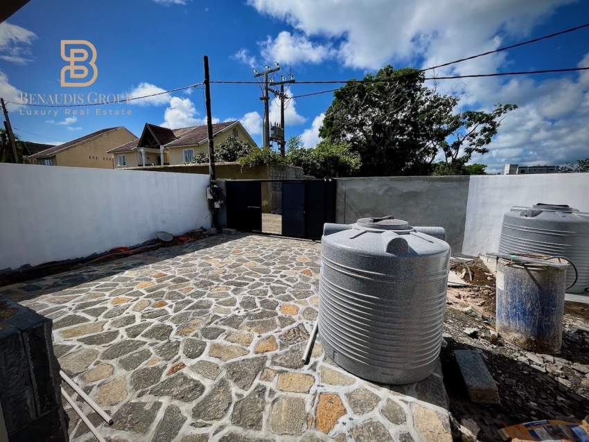 À LOUER LONG TERME PEREYBÈRE NEW VILLA 180M2 4 CAC PISCINE  JARD 360M2 - 4 - House  on Aster Vender