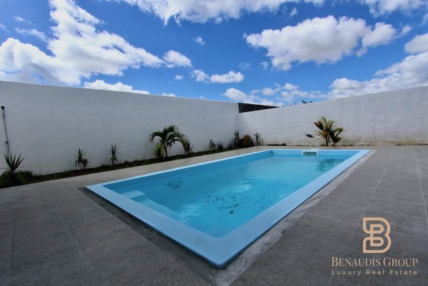 À VENDRE PEREYBERE, VILLA N°2 SUR 185M² HAB 4 CAC PISCINE JARD 274M² - 1 - House  on Aster Vender