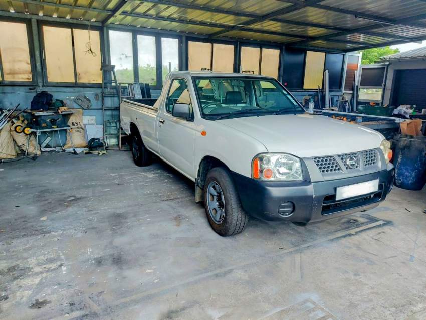 Nissan Navara Single Cab - 4 - Pickup trucks (4x4 & 4x2)  on Aster Vender
