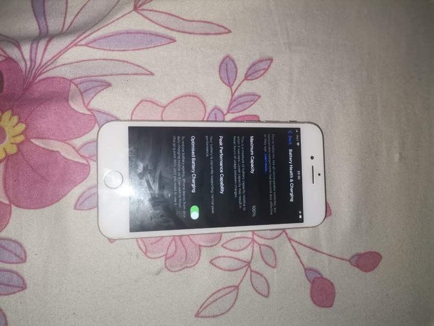 Iphone 8 - 2 - iPhones  on Aster Vender