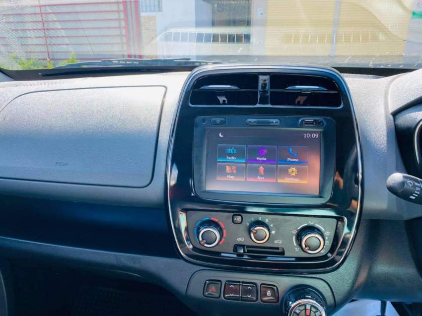 Renault Kwid 2018 Automatic - 3 - Compact cars  on Aster Vender