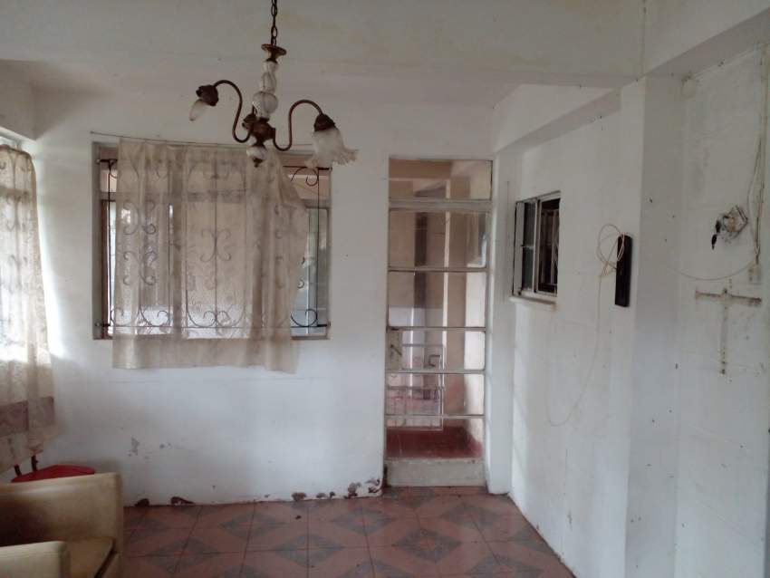 Ground floor for sale in Cite Atlee - 1 - House  on Aster Vender