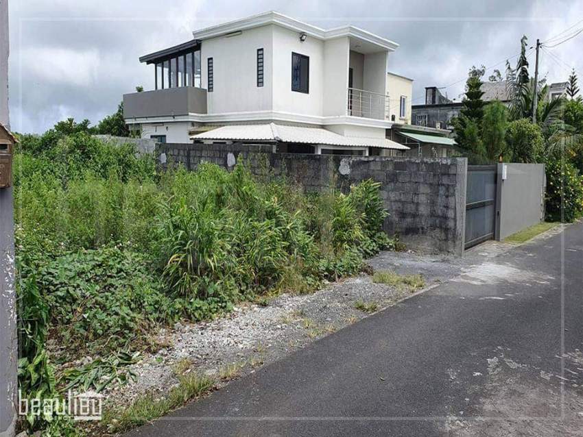 Residential land of 8 perches in Morcellement Natoo, 16ème Mille - 2 - Land  on Aster Vender