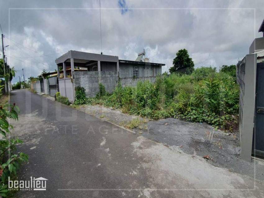 Residential land of 8 perches in Morcellement Natoo, 16ème Mille - 1 - Land  on Aster Vender