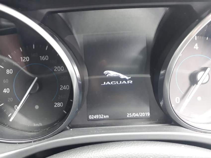 2017 Jaguar XE 25t Portfolio - 8 - Luxury Cars  on Aster Vender