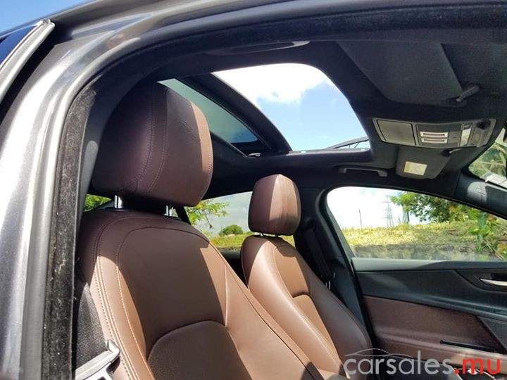 2017 Jaguar XE 25t Portfolio - 4 - Luxury Cars  on Aster Vender