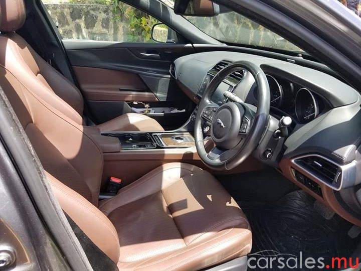 2017 Jaguar XE 25t Portfolio - 6 - Luxury Cars  on Aster Vender