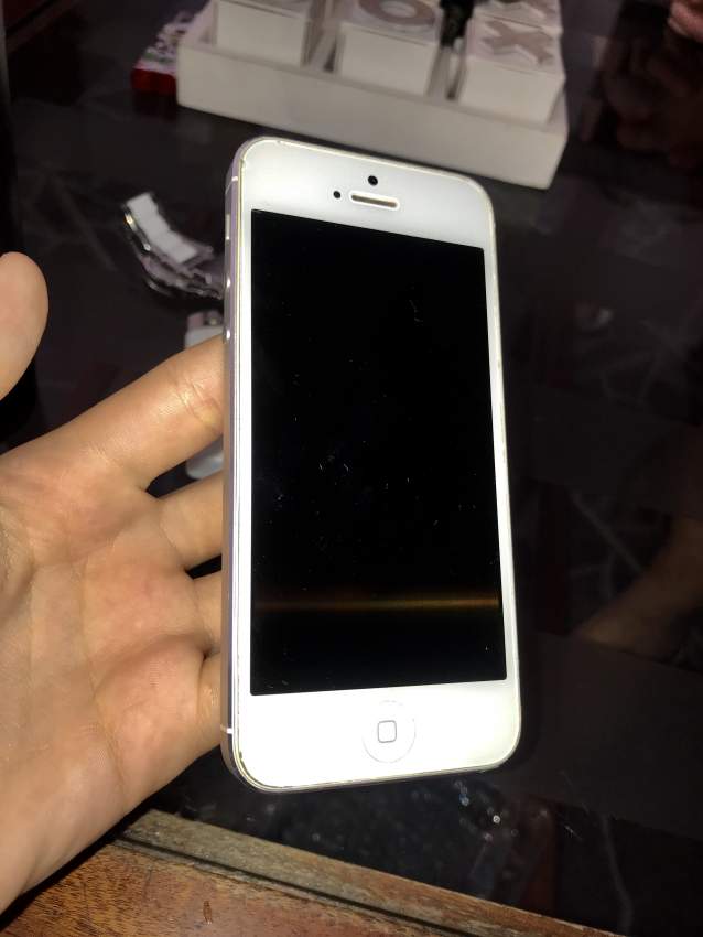 Iphone 5 à vendre  - 0 - iPhones  on Aster Vender
