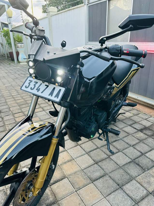 SUZUKI GS150R BLACK AND GOLD - 2 - Roadsters  on Aster Vender