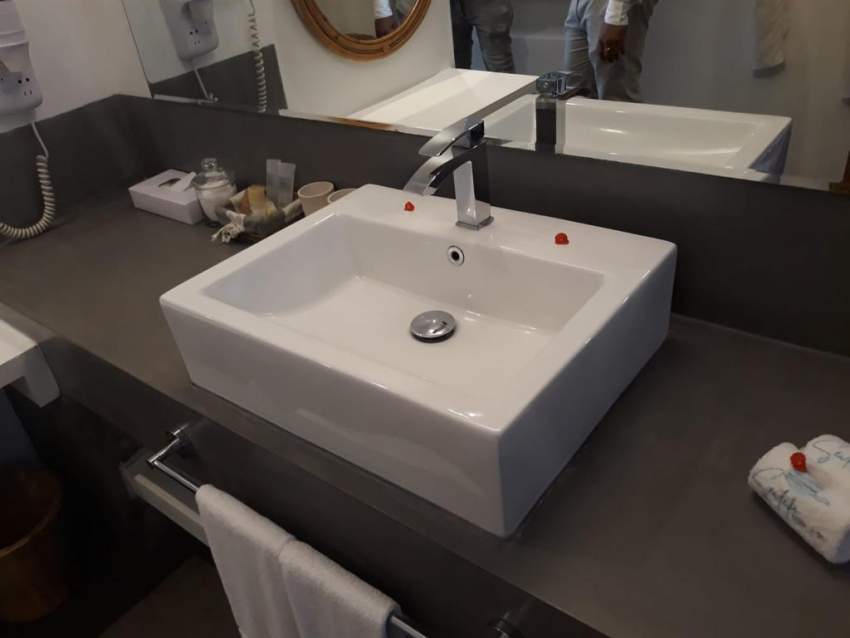 Lavabo et vase toilet - 1 - Others  on Aster Vender