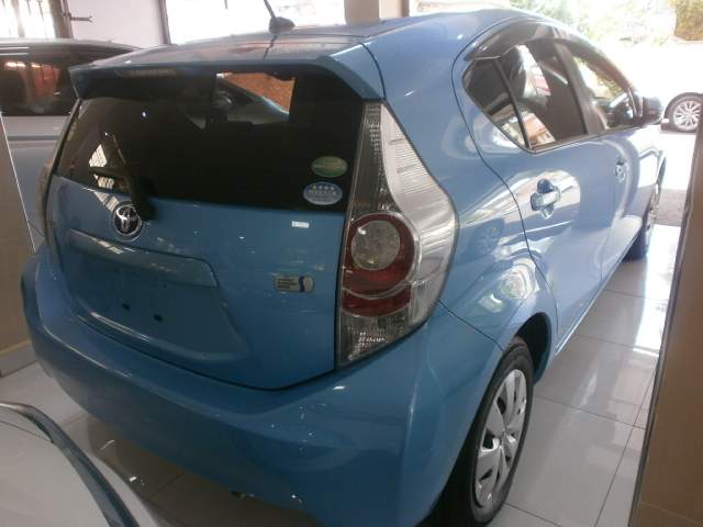 TOYOTA AQUA - 6 - Family Cars  on Aster Vender