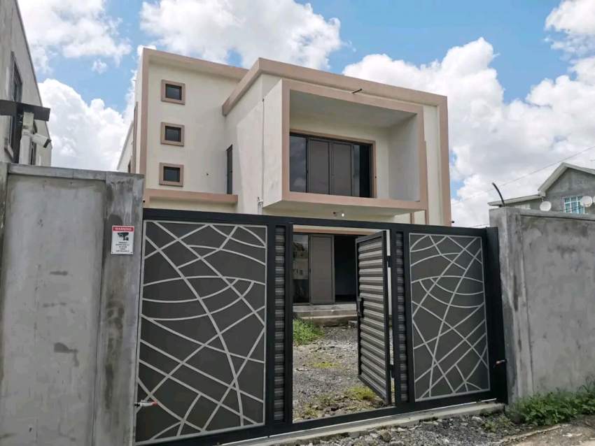 Newly Constructed on a plot of 8.5 perches - to be sell as it is - 5 - House  on Aster Vender